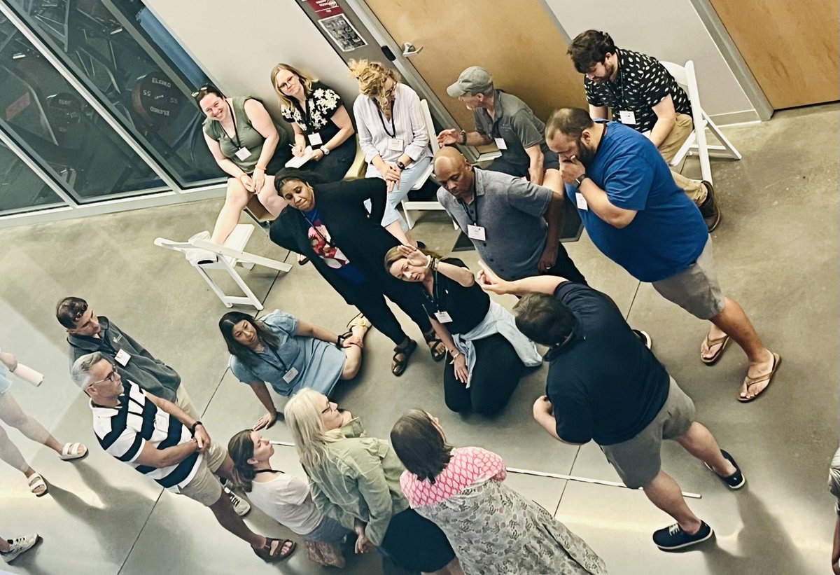 GCLIteacher's tweet image. #adaptivechallenges offer Ss opportunities to practice #leadership as they collaborate on tasks which do not have prescribed solutions. Today, Ss engaged in Helium Stick, which has 1 goal: get a stick on the ground while maintaining one touchpoint on the stick.
#gcLiLL24