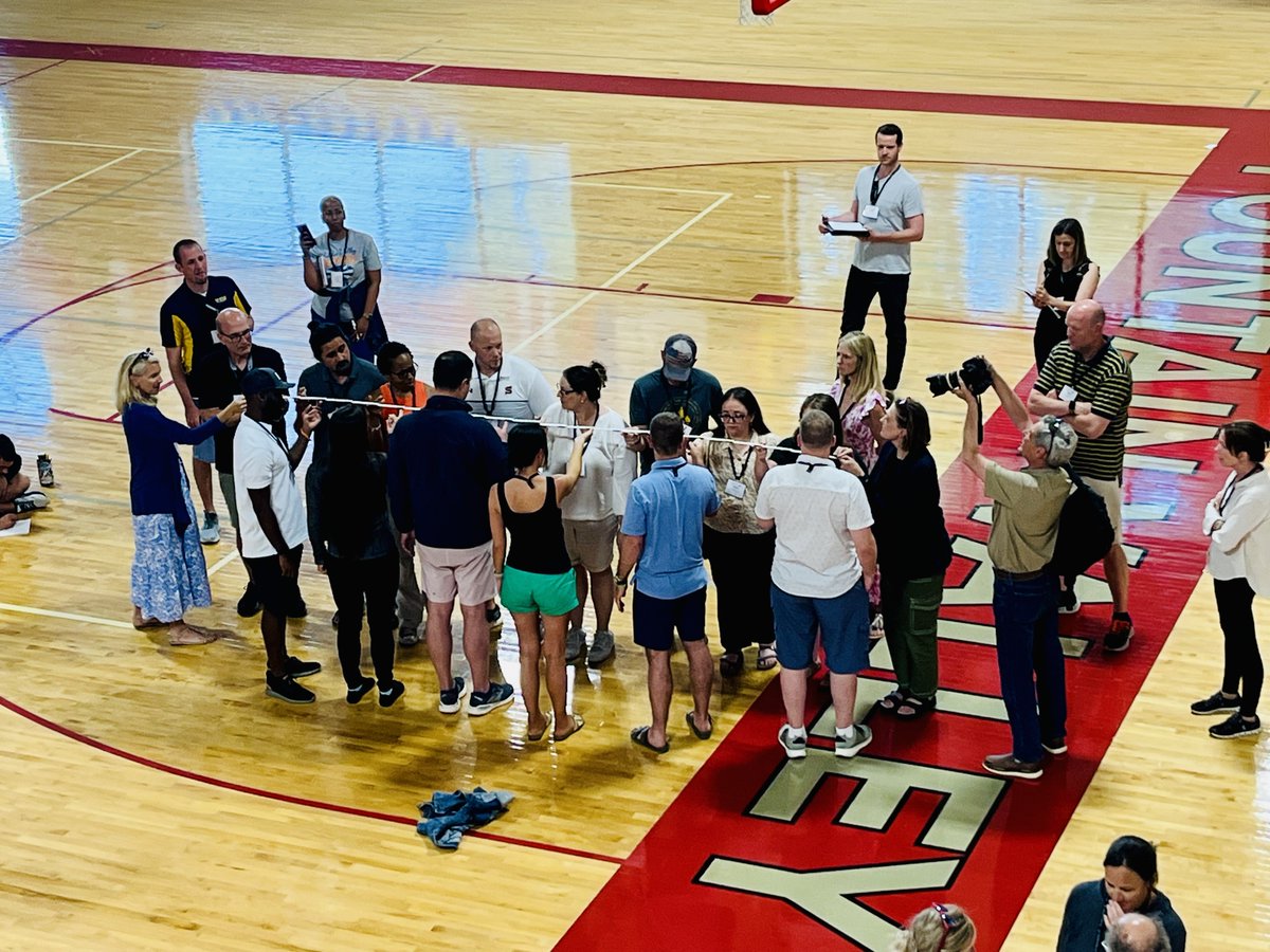 GCLIteacher's tweet image. #adaptivechallenges offer Ss opportunities to practice #leadership as they collaborate on tasks which do not have prescribed solutions. Today, Ss engaged in Helium Stick, which has 1 goal: get a stick on the ground while maintaining one touchpoint on the stick.
#gcLiLL24