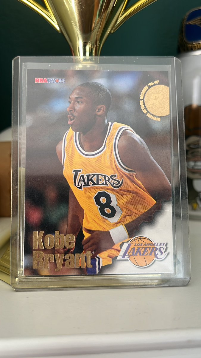 Kongcenter_RKL's tweet photo. Let’s try something different, and do a physical giveaway!

🌟 A @kobebryant ROOKIE CARD! 🌟 

The Black Mamba earned mass $FAME throughout his dominant career with the @Lakers!

Do the following within the next 24 hours:
👇
1) Like ❤️ 
2) Tag 3 ballers ⛹🏿‍♂️ 
3) ReTweet ♻️ 

!This post must get a minimum of 200 likes to activate the drawing!

🏆 Winner will be selected on June 18th at 9pm EST.

#collectible #giveaway #memorabilia
