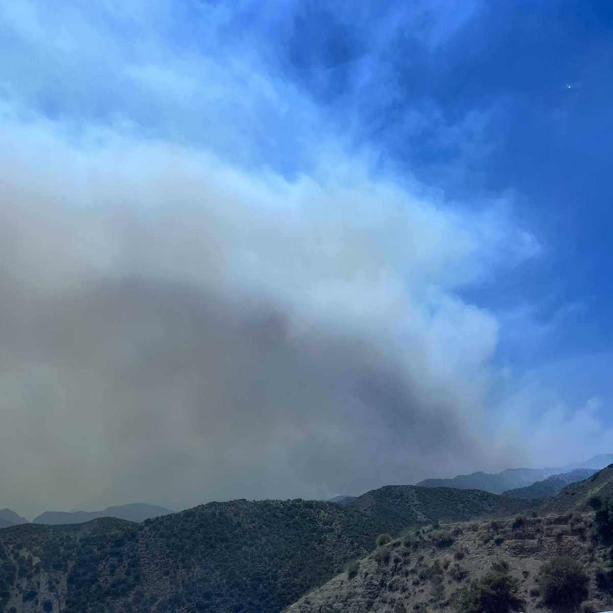 RachelMPost's tweet photo. #postfire near Pyramid Lake. Very bad air quality and the I5 going north is backed up. https://t.co/B3m3vLhIEJ