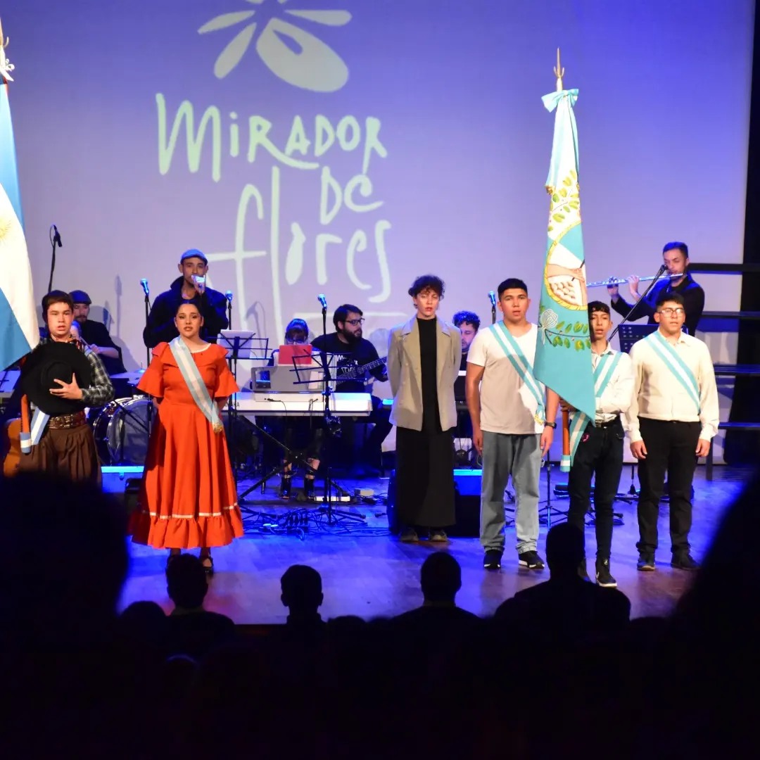 👉 <a href="/AndraosEmir/">Emir Andraos</a>  participó del acto de la Escuela Artística "Mirador de Flores"  
<a href="/MuniTunuyan/">Muni de Tunuyan</a> 

#escuela #acto #alumnos 
Seguinos en: instagram.com/minutoya.diari…

minutoya.com/nota/178439-em…