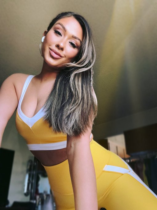 I promise&hellip; I sting hard 🐝 https://t.co/CQ6xa29XQq<a href="/tag/newprofilepic"class="tags"><span>#newprofilepic</span></a>