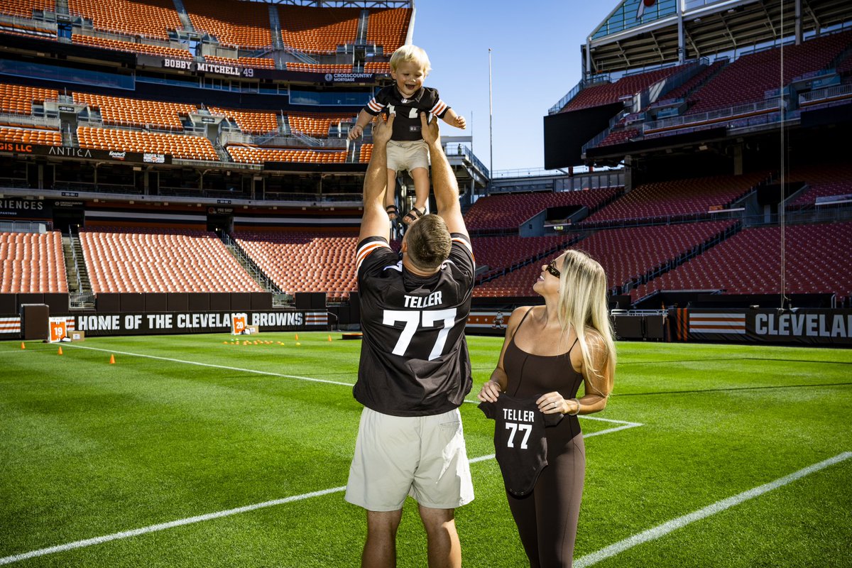 carlyteller's tweet image. Happy Father’s Day, Wyatt! Baby Teller #2 joining the team August 2024 🤎