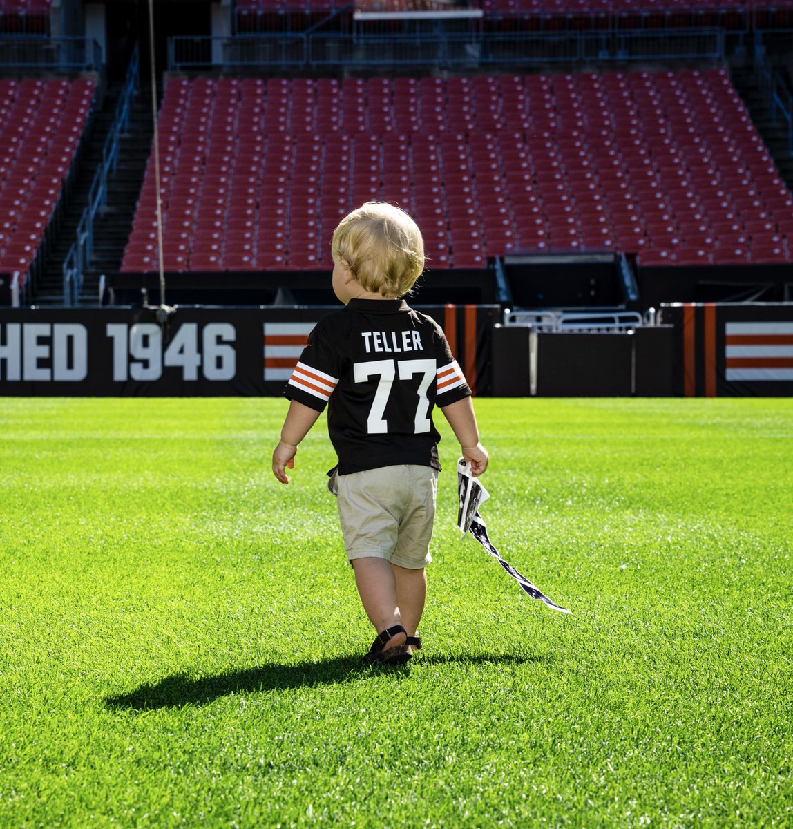 carlyteller's tweet image. Happy Father’s Day, Wyatt! Baby Teller #2 joining the team August 2024 🤎