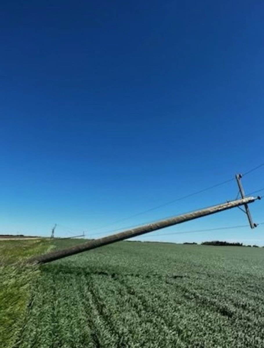 Our crews are continuing to work on repairing outages across Western Manitoba caused by last night’s storm and continued high winds today. Customers in the Dauphin, Swan River, Neepawa, Russell and Virden areas should expect prolonged outages — some lasting overnight. #mboutage
