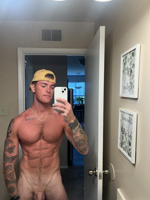 Kissed by the sun 🌞 https://t.co/AnFmBwrA3d