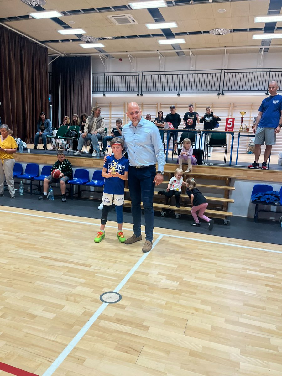 jacekAIR23's tweet photo. Ostatni turniej długiego sezonu 
Ponad 50 meczów rozegranych ( u11,u12, rozgrywki szkolne, turnieje) czas na odpoczynek 
@RycerzeRydzyna https://t.co/Lg9KTv1dXI