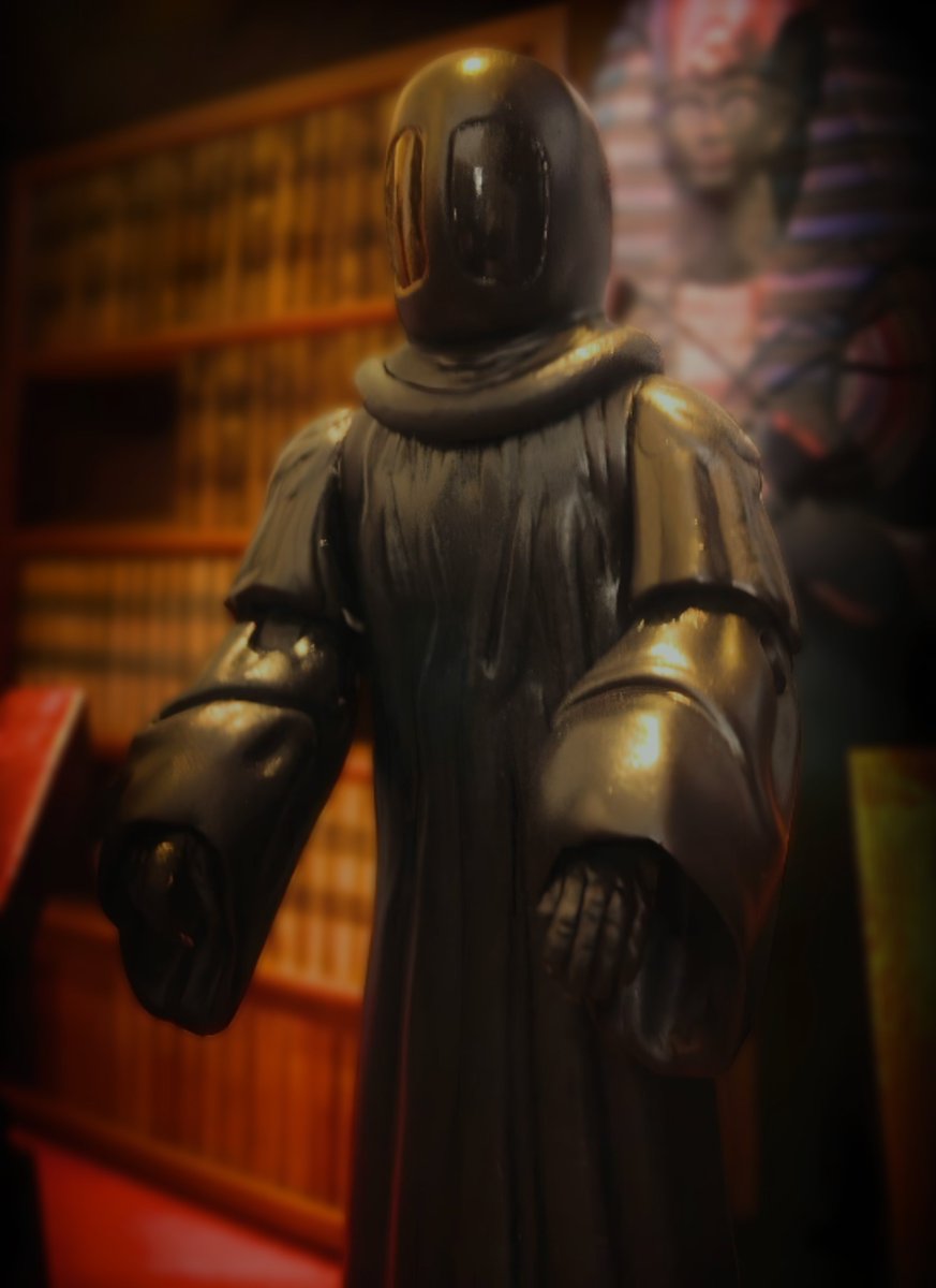 SevitorOfNox's tweet image. My custom made Servitor of Sutekh action figure. This character chilled me to the bone when it first emerged out from the Egyptian sarcophagus. Its footsteps searing the carpet as it slowly loomed forward with its grip of death.  #Sutekh #DoctorWho #DoctorWhoCustomFigure