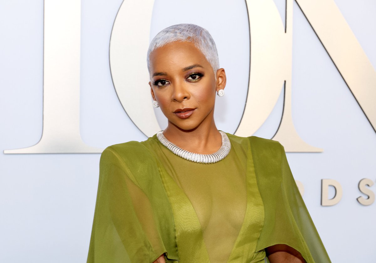 Can we get a little commotion for Kara Young's dress? 💚 #TonyAwards <a href="/iHeartRadio/">iHeartRadio</a> <a href="/PurlieBway/">Purlie Victorious</a>