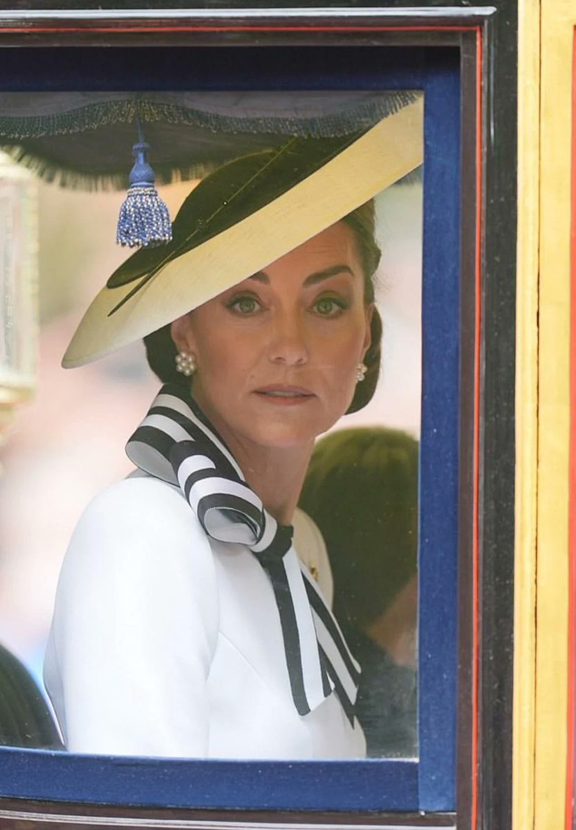 nekorgi's tweet photo. В одном из выпусков мы обсудили теорию: #PrincessofWales сбежала вместе с #JackBrooksbank, мужем Жеки Йоркской. Катерину поймали и предъявили вчера народу. Сегодня пойманного Джека представила в своих соцсетях Евгеша в связи с Днём Отца! Совпадение? 😅 https://t.co/wIcg5xX5p6