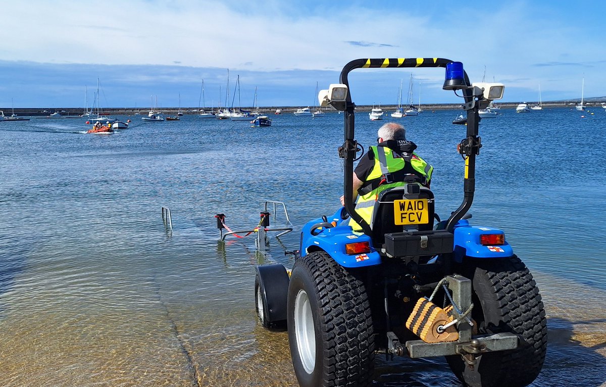 Our <a href="/RNLI/">RNLI</a> volunteers were called out this afternoon when a young girl dialled 999 and asked for help. Casualty and crew all back safe and well.  Full details here ⬇️
rnli.org/news-and-media…

#RNLI 
#volunteers
#Anglesey
#SavingLivesAtSea