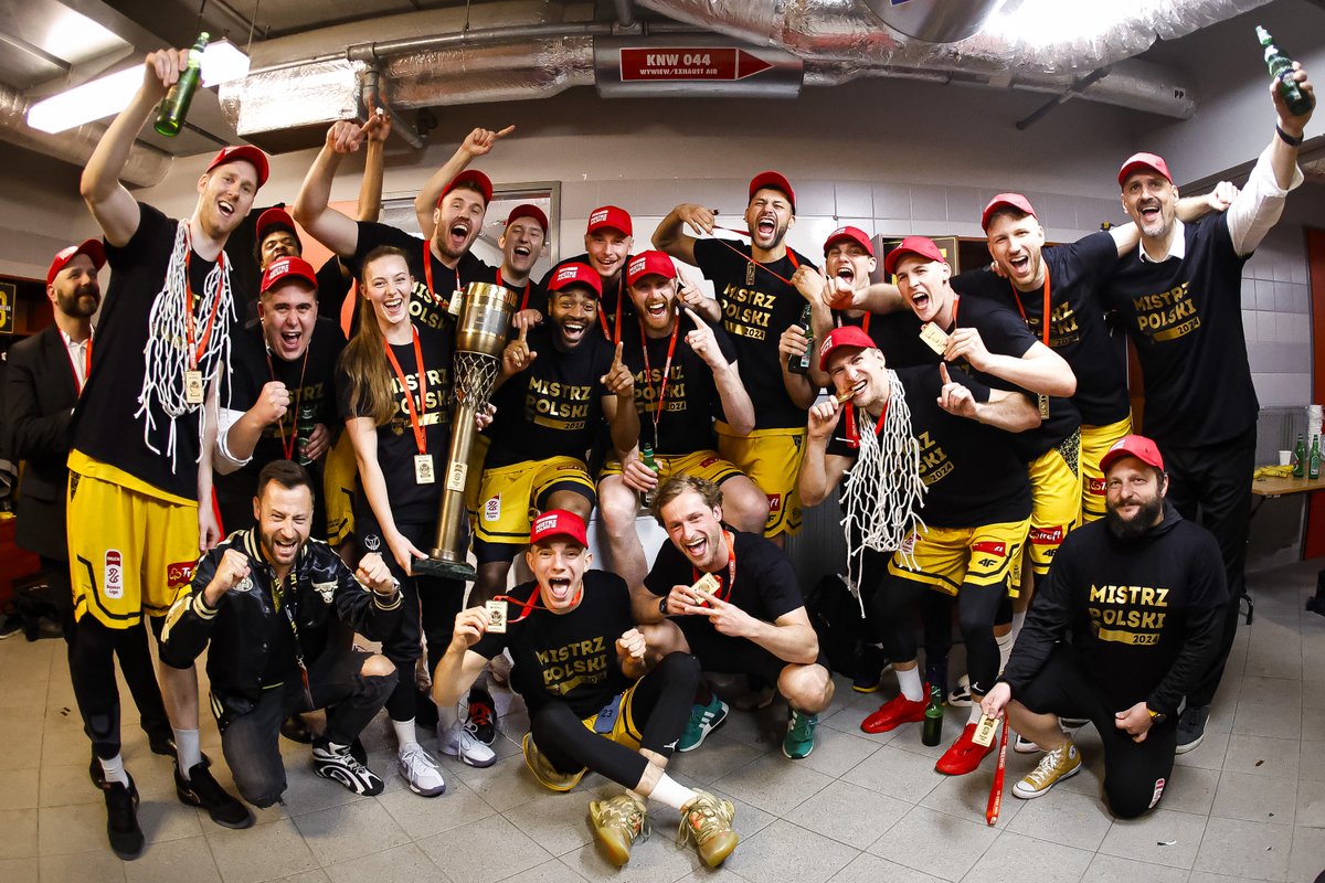 Obiecaliśmy jeszcze jedno zdjęcie z szatni i słowa dotrzymaliśmy! 🤞🏆 

#plkpl