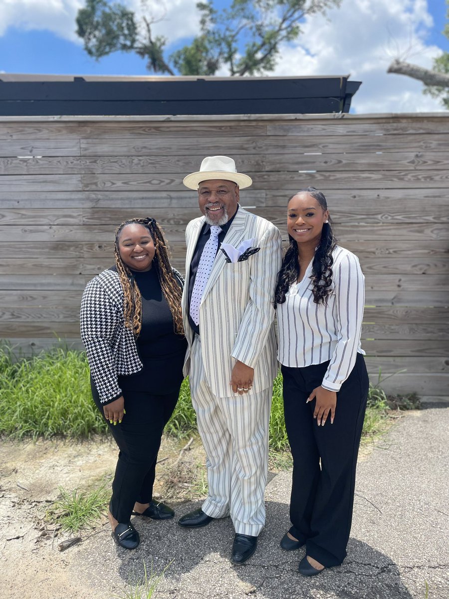 TheCoachMWilli1's tweet photo. Happy Father’s Day to my Daddy! Enjoy your day 🎉 https://t.co/4XxSQp3xLU