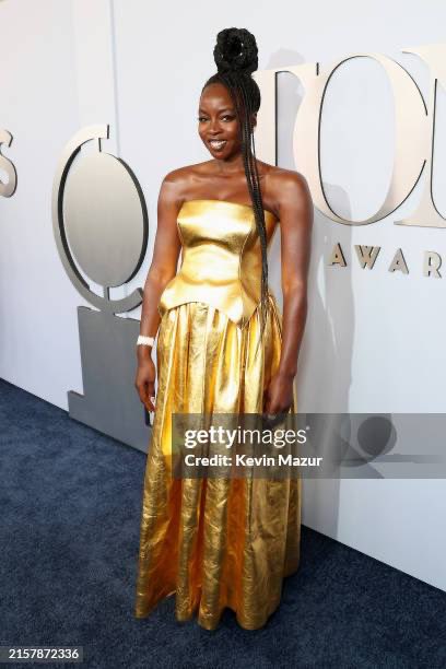 iMargo_CEO's tweet image. Danai looks stunning! #TonyAwards 🔆