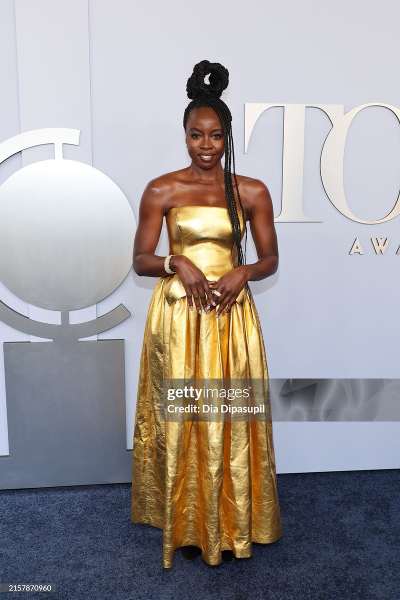 iMargo_CEO's tweet image. Danai looks stunning! #TonyAwards 🔆