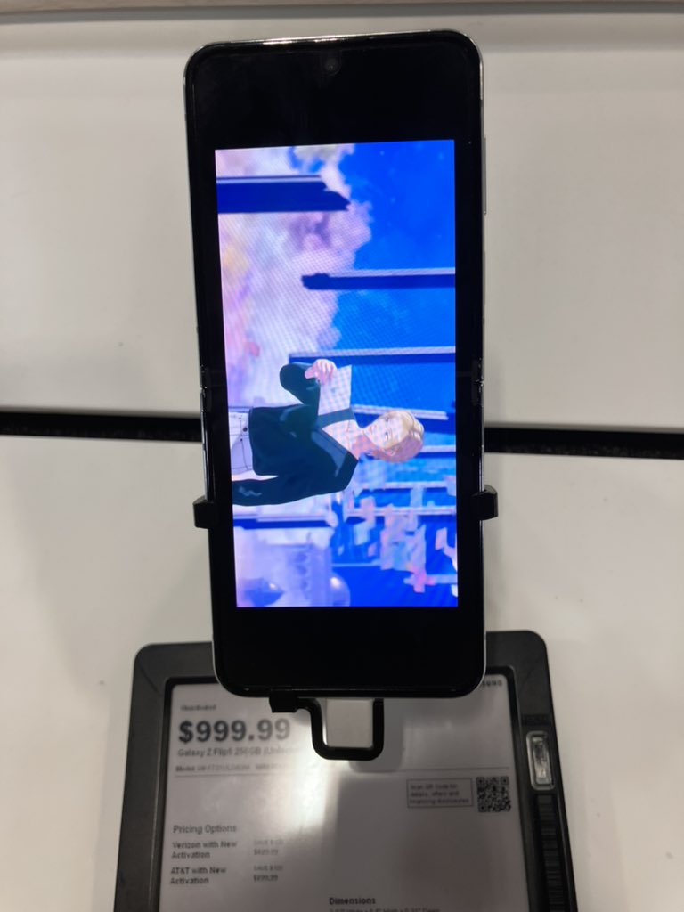Plavekiri's tweet photo. Doing my job as a plli today at the store https://t.co/I0vh7M7nru