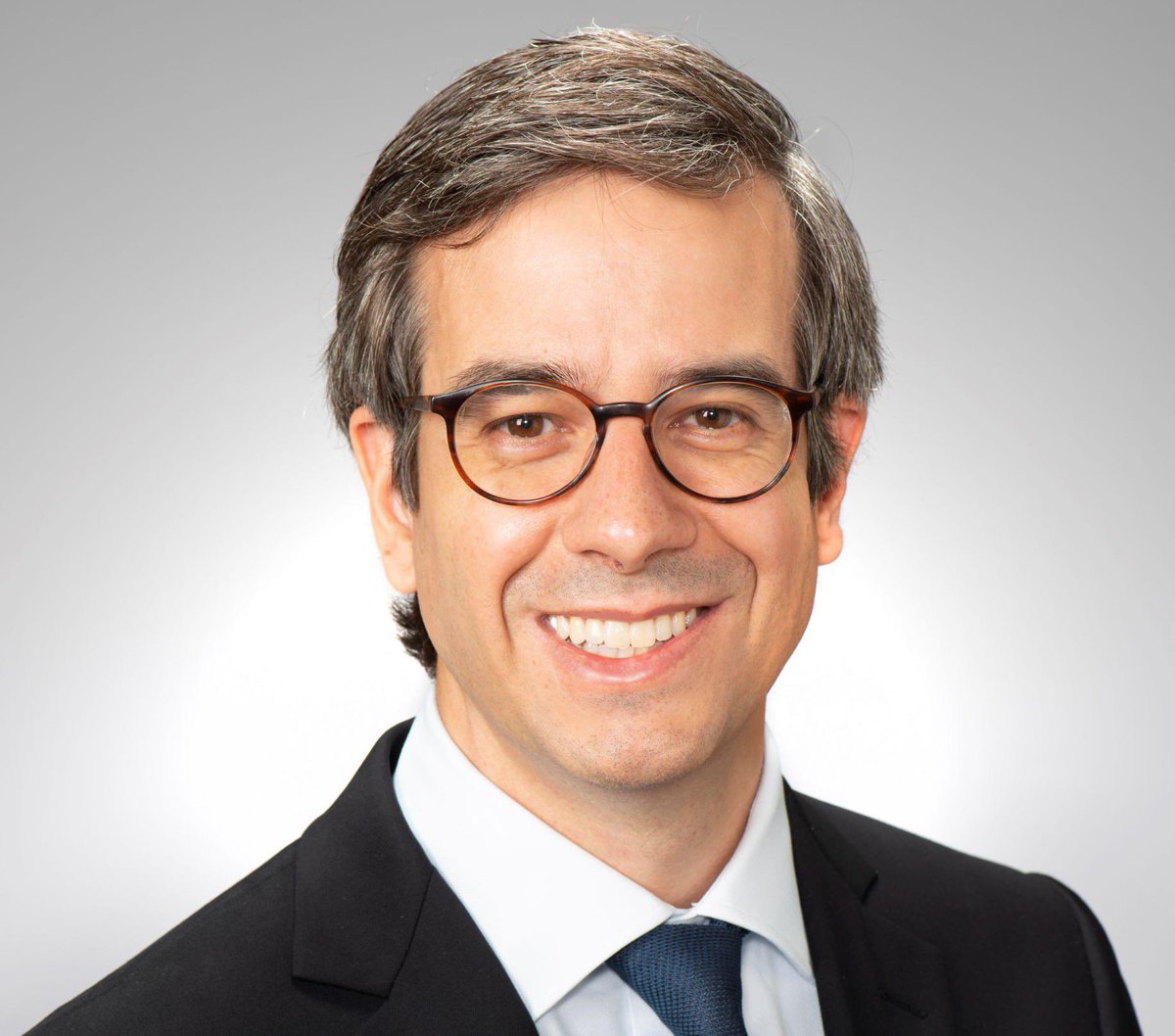 Drs. <a href="/IAbukhiran/">Ibrahim Abukhiran</a> and @NateBaileyMD won the teaching awards for #AP and #CP respectively this year at the <a href="/UPMCPath/">UPMC Pathology Residency Program</a> 2024 graduation… congratulations to both amazing teachers!