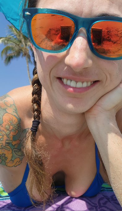 Happy father's day to the dad's and happy Sunday to everyone else. &hearts;️ https://t.co/8MNuYYXM4Q