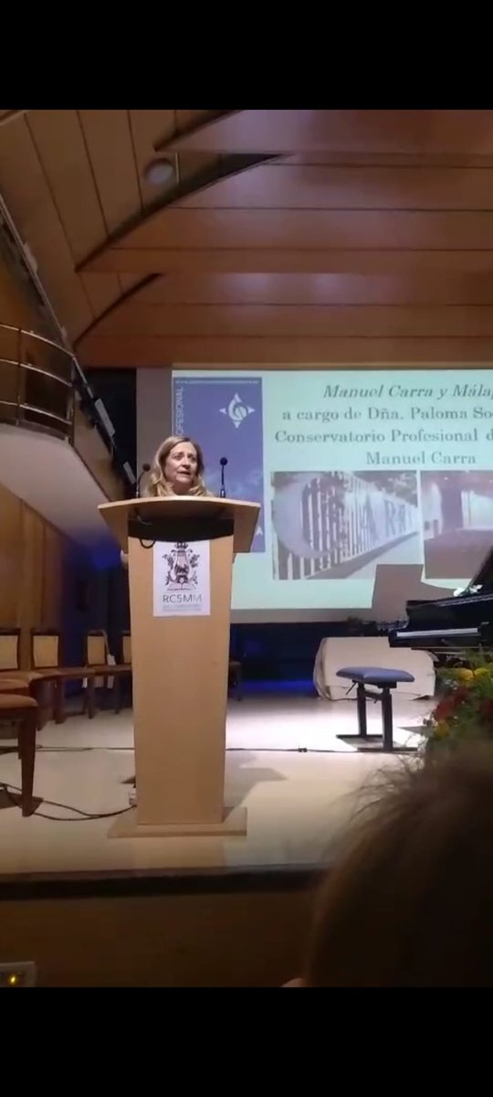 El pasado viernes tuvo lugar un emotivo homenaje al pianista malagueño D. Manuel Carra en el auditorio Manuel de Falla del Real Conservatorio Superior de Música de Madrid.
Intervino nuestra compañera Paloma Socías representando al claustro, y que fue alumna del maestro.