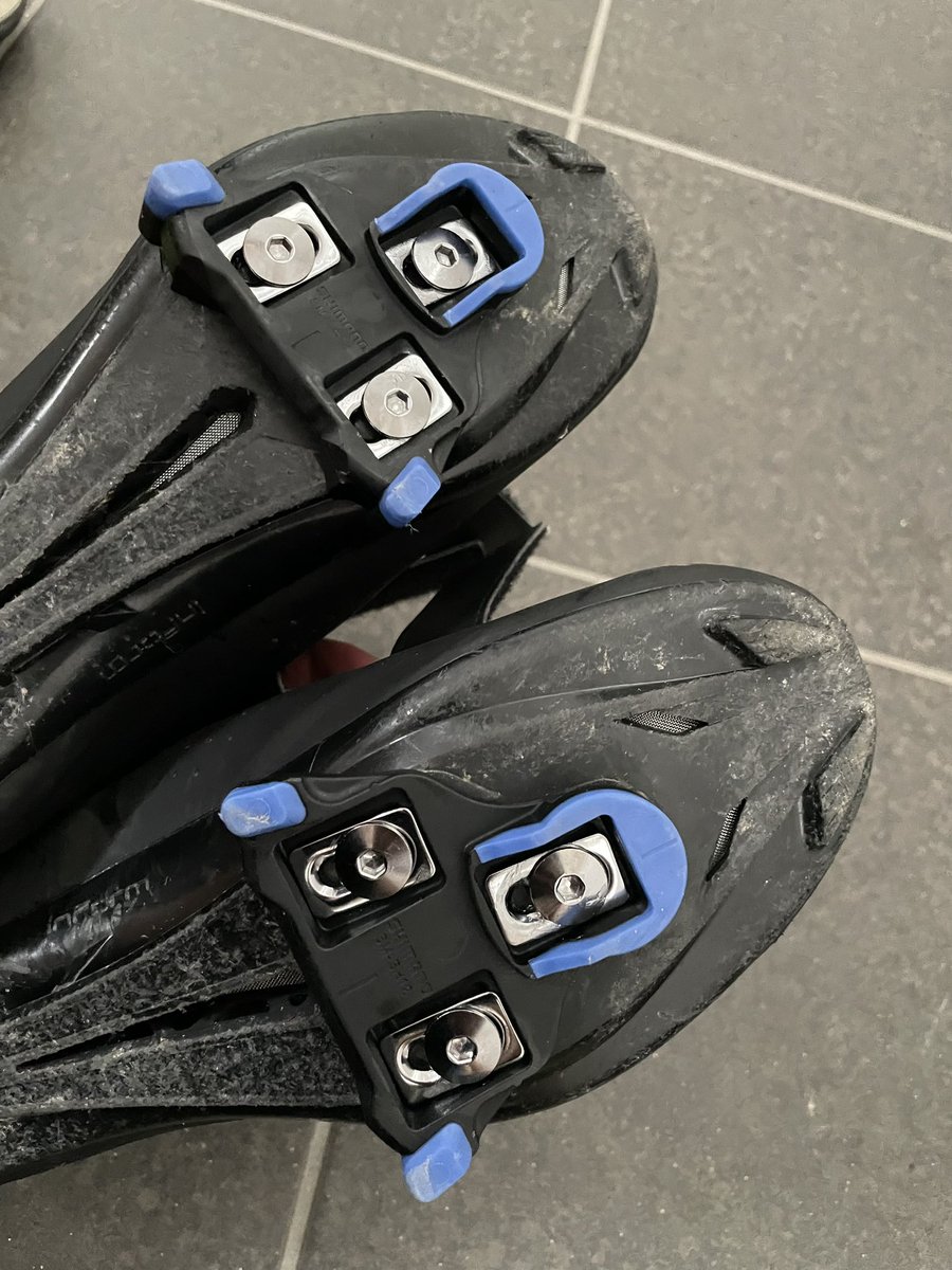 roadmade2020's tweet photo. たくさんのアドバイスやご意見
ありがとうございました🙇♂️
予想以上の反響に驚いています
まずはクリート交換してみました
青色に交換してみみました
外しやすくなっていい感じ
でも右膝の痛みが
取り付け位置が悪いのかな
#ロードバイク
#サイクリング
#自転車
#サイクリング
#SPDSL https://t.co/SJ8rpZof09
