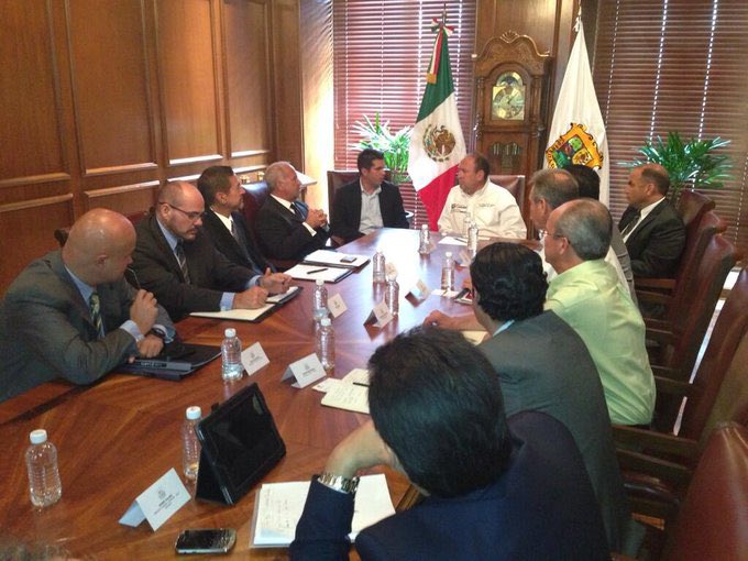 Hace nueve años, frente a <a href="/EPN/">Enrique Peña Nieto</a>, la empresa <a href="/cbrands/">Constellation Brands</a> anunció una histórica inversión en #Nava, #Coahuila. La mayor en 25 años, con ella se amplió la mega planta cervecera. Tiempos de unidad y desarrollo. Un gran orgullo ser coahuilense. Una satisfacción ver a #Coahuila en paz.