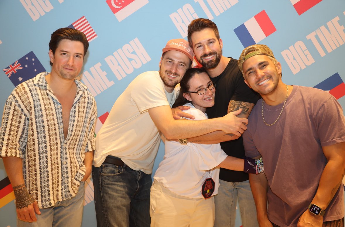 Roma TE AMO !! ❤️
You has been such an amazing show and the M&amp;G was the best ever!! Thank you <a href="/jamesmaslow/">James Maslow</a> <a href="/HeffronDrive/">Kendall Schmidt</a> <a href="/TheCarlosPena/">Carlos PenaVega</a> <a href="/1LoganHenderson/">L̶O̶G̶A̶N̶</a> <a href="/bigtimerush/">Big Time Rush</a> to listen to me during the M&amp;G!! You all has such a pure and beautiful soul. Please always be who you are. Thanks