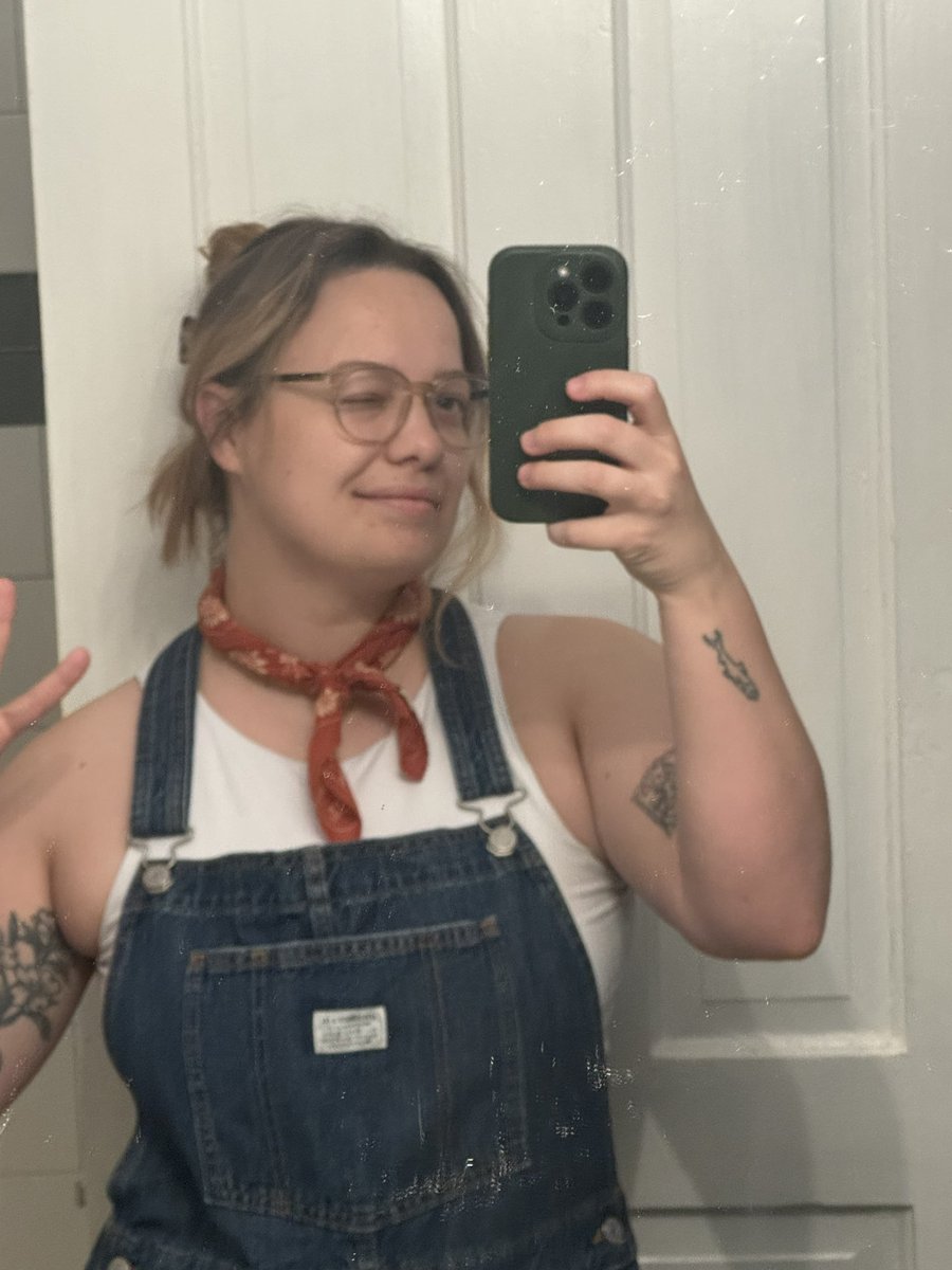 melonkney's tweet image. me but with an ascot