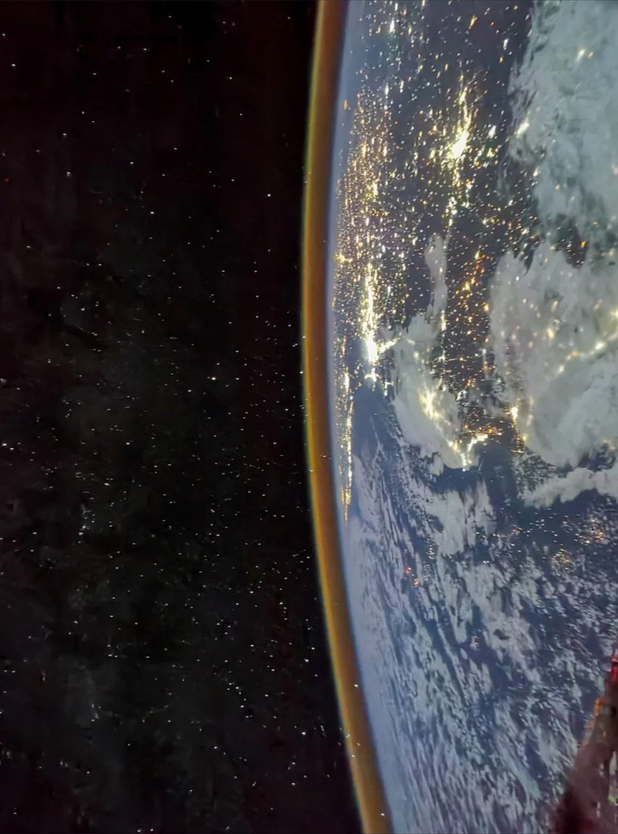 MAstronomers's tweet image. A picture of the Earth from the... no, not the ISS, but the Chinese Space Station ✨