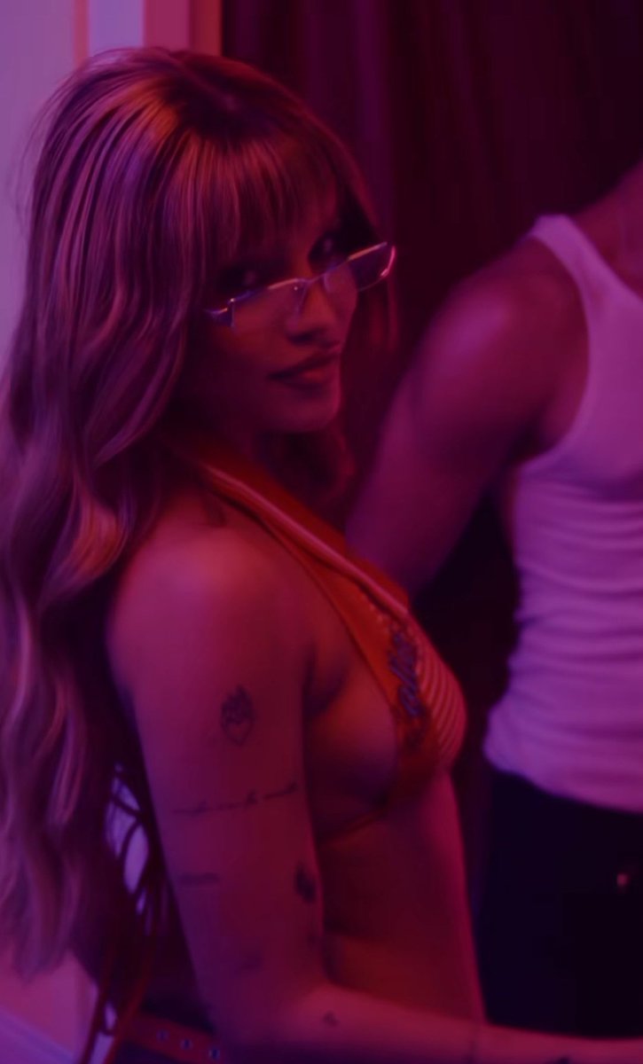 tinigreeicyemi's tweet photo. For me... same vibes
Queens 2000💥💋
#emimernes #emiliamernes #emimp3 #mp3tour #rihanna #badgalriri https://t.co/W4SBG3HRSW