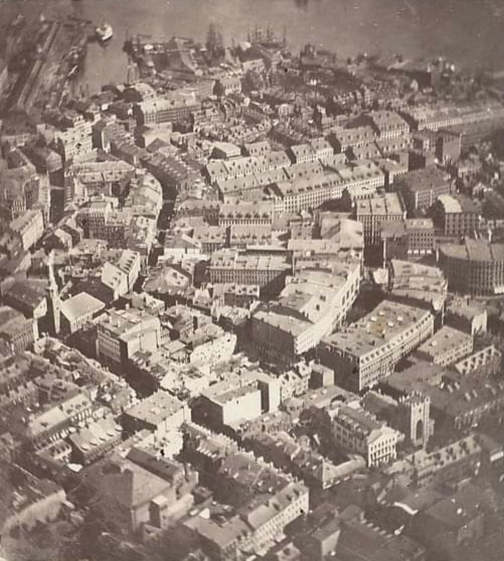 1860 #Boston by hot air balloon. Besides the earliest aerial view of #Beantown it is reportedly the oldest aerial photo in the world thst exists.