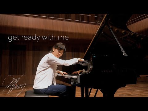 MusicGavalas's tweet photo. get ready with me to perform: Dublin debut - imposter syndrome, dissociation on stage https://t.co/dDEFt5B7q2 https://t.co/r5p02ona81