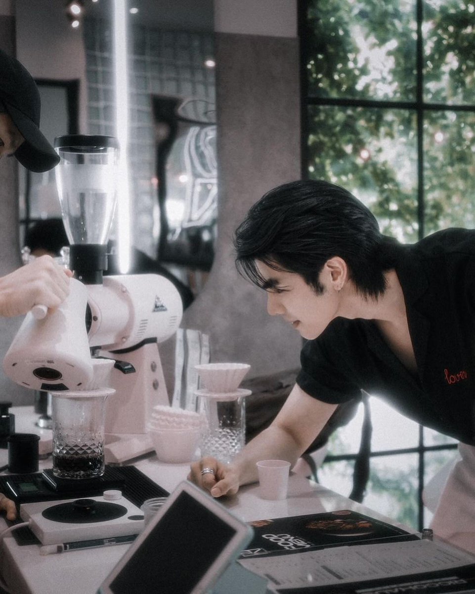 The cafe Riccohaus looks very beautiful 😍 

23/1, 3 Inthamara Alley, Samsen Nai, Phaya Thai, Bangkok 10400, Thailand

<a href="/milephakphum/">mile phakphum</a>
#MilePhakphum
#GreenyRose