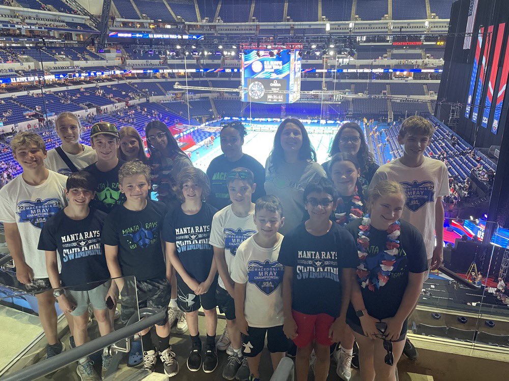 The Manta Rays are here to cheer on our future Olympians. Let’s go Team USA!! 🇺🇸 🏊🏻‍♂️ #olympictrials24 <a href="/USASwimming/">USA Swimming</a>