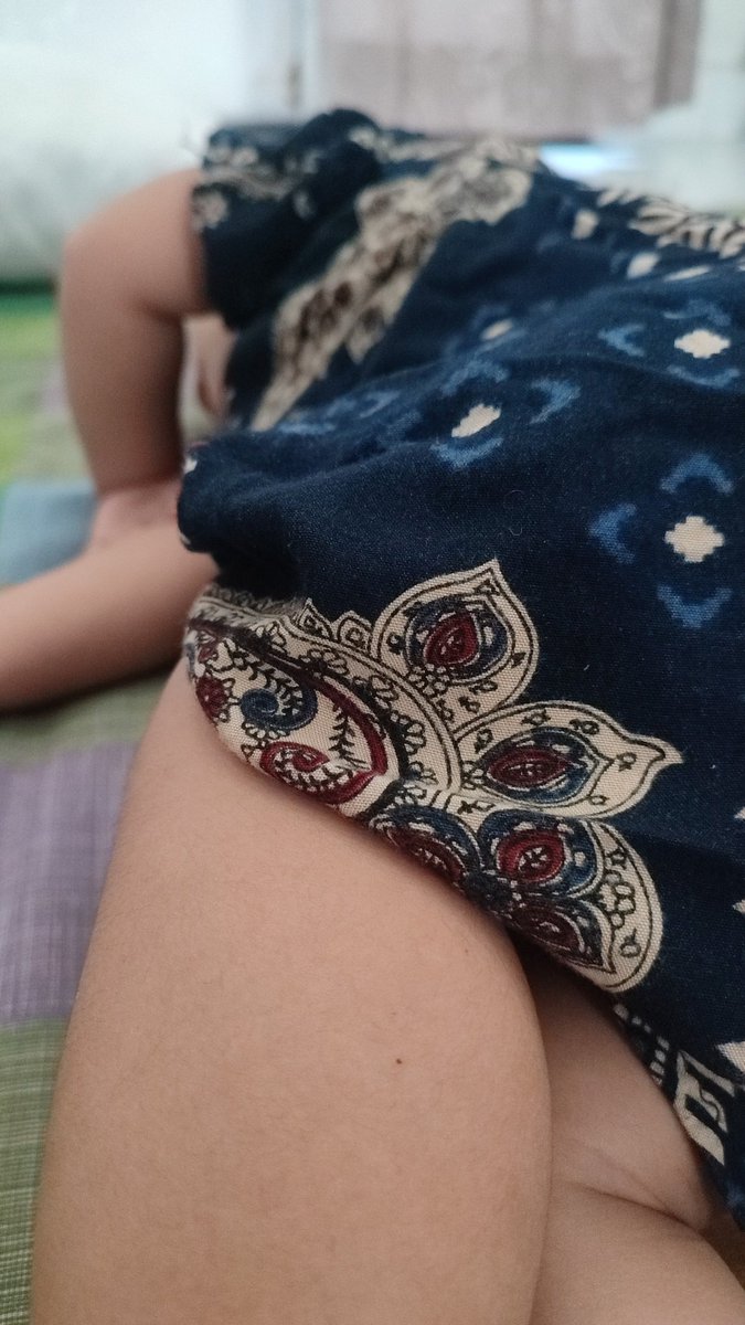yulfanihh's tweet photo. Giliran dia udah tidur, malah ga ngantuk samsek🤏🙃 https://t.co/xUUSXeY1kD