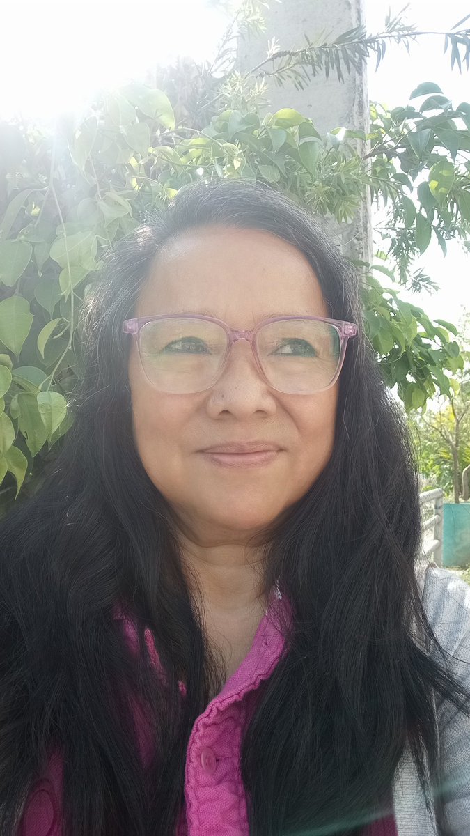 'ॐ अपवित्र पवित्रो वा ...' भन्न खोज्छु, मुखा'ट #आषाढस्य_प्रथमदिवसे_मेघमाश्लिष्ट_सानु निस्कन्छ भनेको! मध्यरातदेखिको आषाढस्य तृतीय दिवसेले 'मेघदूत'को यही लोकप्रिय हरफ मुखाँ झुन्डाइदियो।😝
मेरी मुवाँले सानैदेखि, बिहान हातमुख धोइवरी चोखो पानी राखेर धुप बाल्ने बानी बसाल्दिनु भयो। 🕉️🙏