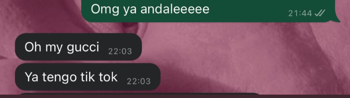 alelydf's tweet photo. Mi novio, el que dijo que nuuuunca descargaría TikTok porque era vicio 🤡 JAJAJA https://t.co/i8suvXSeDr