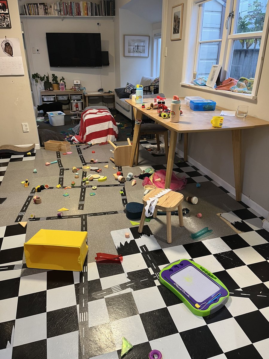 AliceCooke3's tweet photo. Tell me you’ve been home all afternoon with 2 kids without telling me etc etc https://t.co/XPtnp0Yfmf