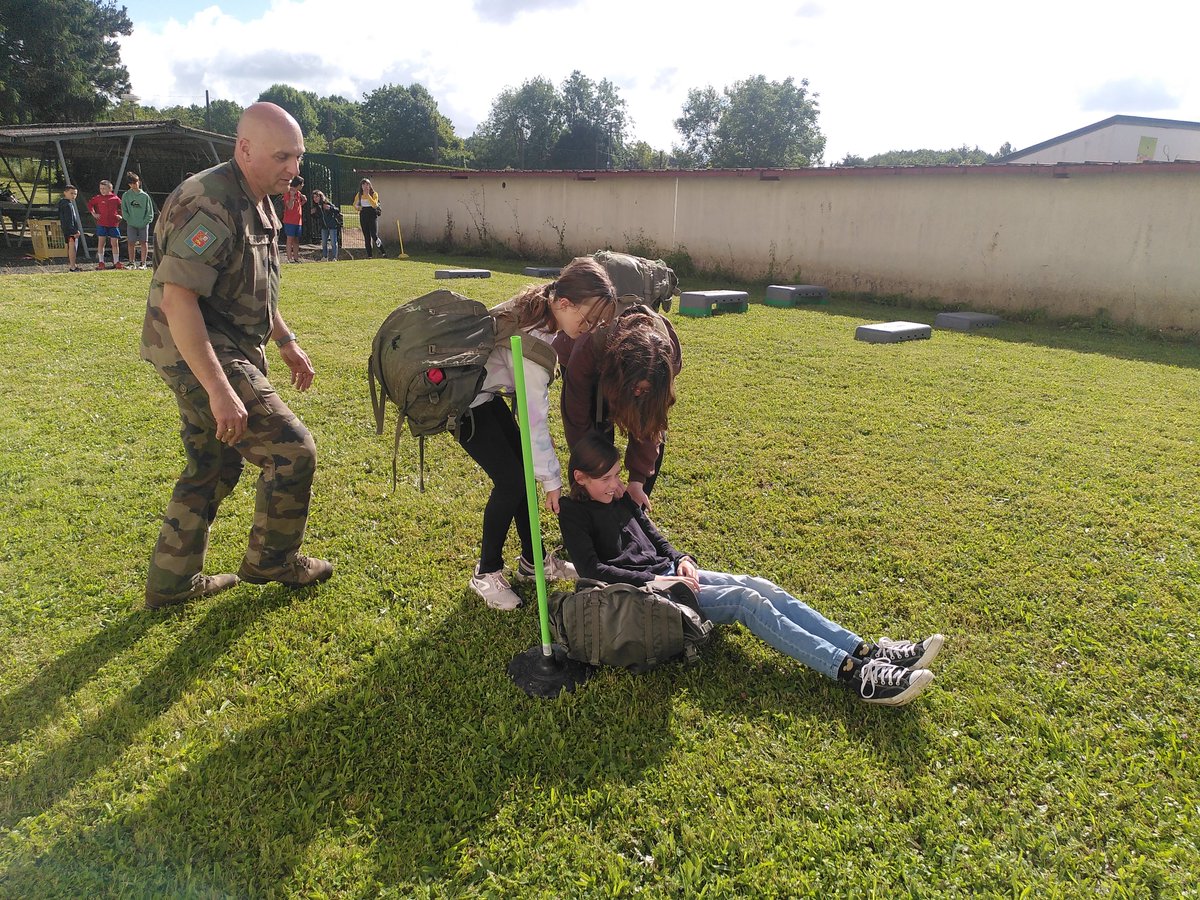 Retour sur le Rallye-Citoyen Cm2/6e organisé à Louis Merle pour plus de 150 jeunes du secteur. #liaison #valeurs Un grand 🙏à tous les enseignants et à nos partenaires <a href="/IHEDN/">IHEDN</a> <a href="/onacvg/">ONaCVG</a> @SDIS79 et la DMD79. cc <a href="/DeuxSevres/">79 le Département</a> <a href="/DSDEN79/">DSDEN Deux-Sèvres</a> <a href="/PoleVDRpoitiers/">Pôle Valeurs de la République POITIERS</a>
