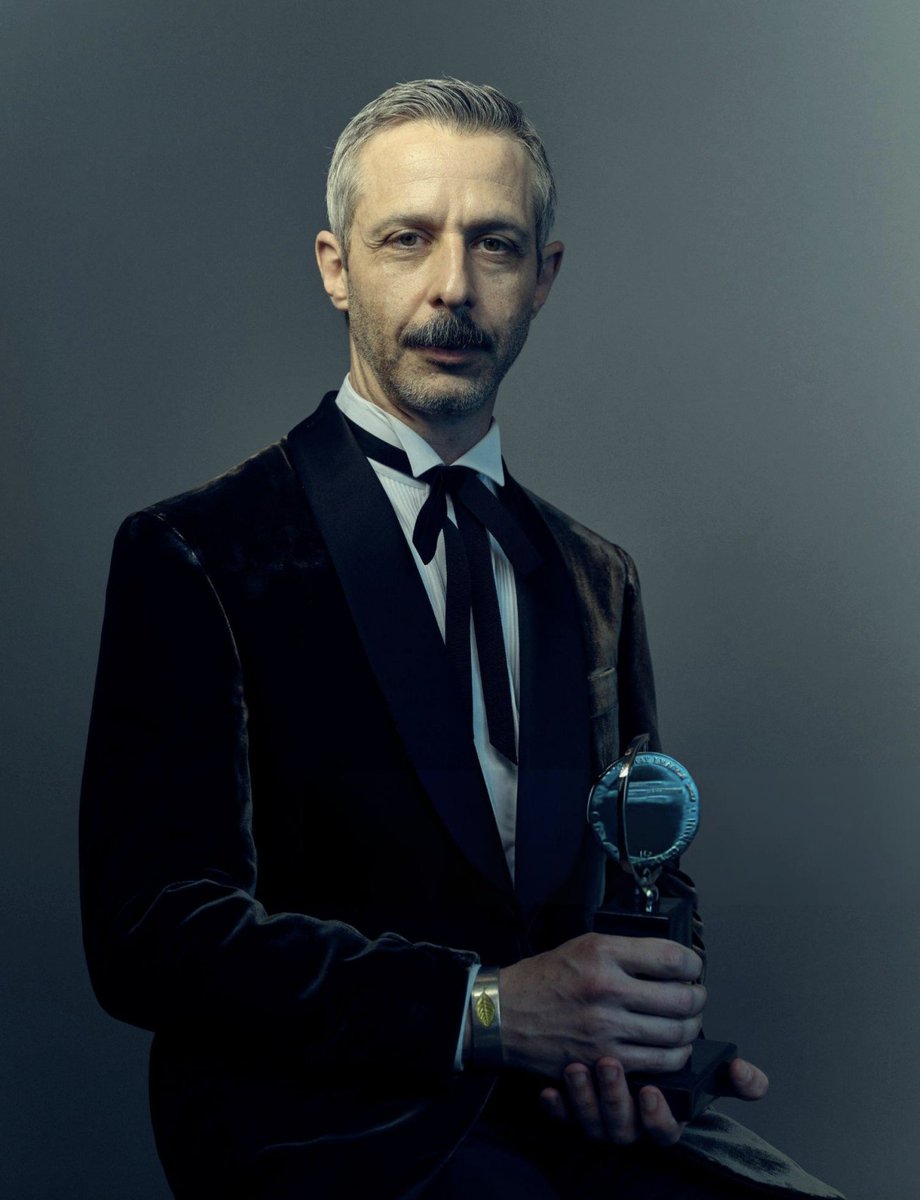 hosseinisgeckos's tweet photo. 📌Jeremy Strong Portraits for the Tony Awards. https://t.co/YvnZ7trG1j