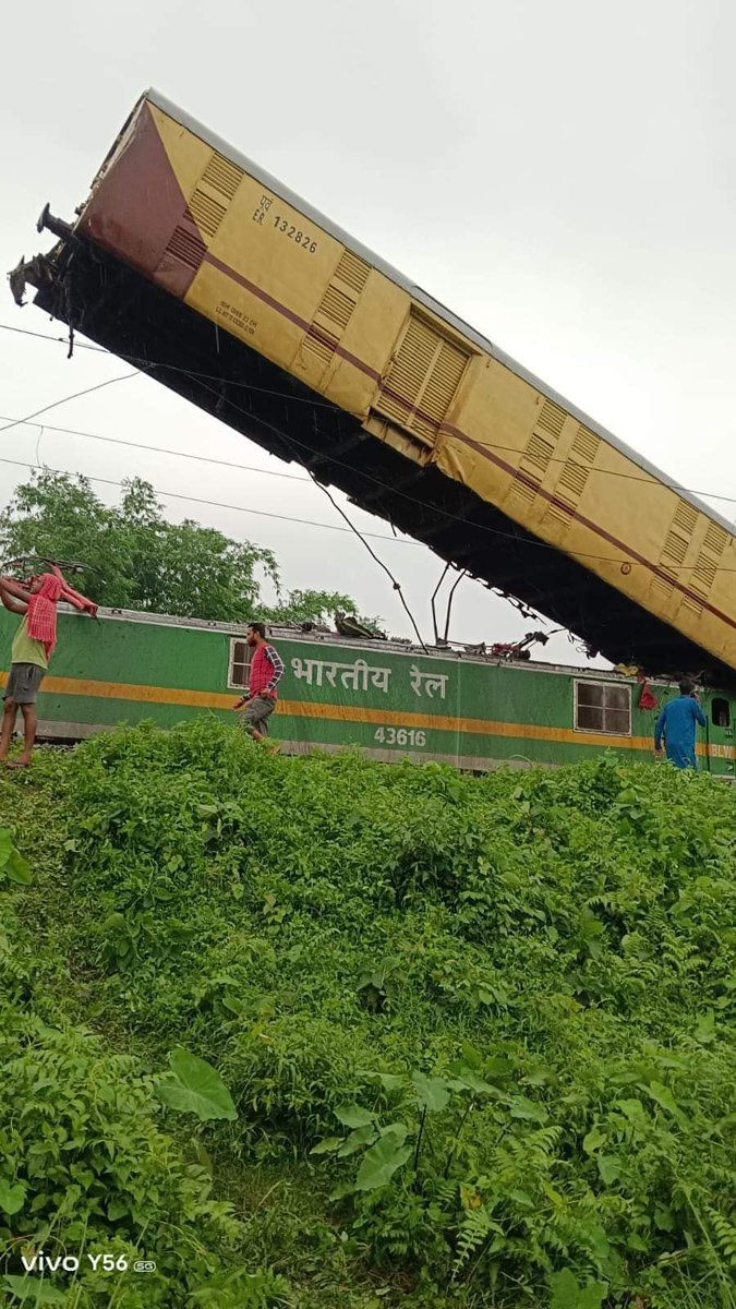 ndtv's tweet photo. 🔴#NewsAlert | Sealdah-bound Kanchenjunga Express derails at Rangapani station near Jalpaiguri. More details awaited. 

#WestBengal https://t.co/nlyHl4QxFj