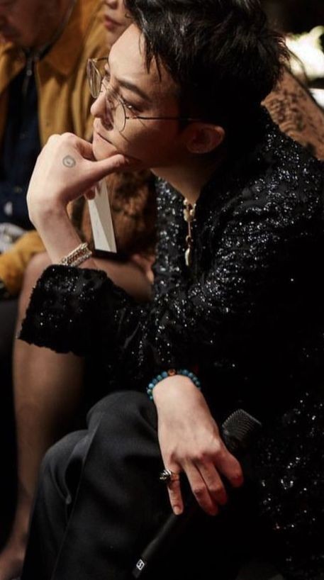 k_r_mb_tch's tweet photo. ⠀⠀
                        ℕ𝕖𝕨 ℙ𝕠𝕤𝕥

        Fue el evento más esperado por los amantes de la moda. Planeo volver el próximo año bajo la misma marca.

    #Milanfashionweek #TEAMPRADA

                ⌂      ⌕     ⊞      ★     ○ https://t.co/lxAecdJvDg