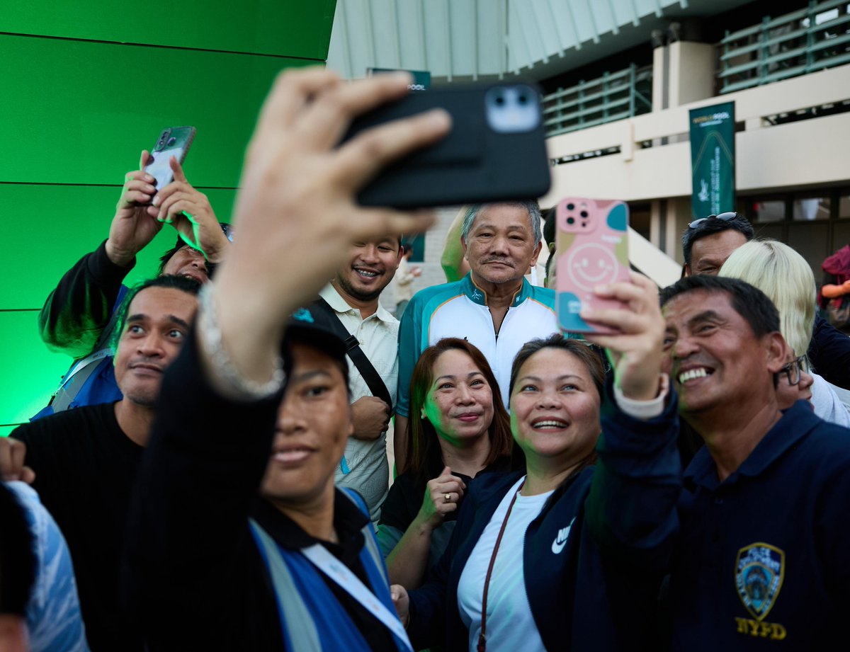 The crowd is still going crazy with THE LEGEND Efren "the Magician" Reyes 🐐
