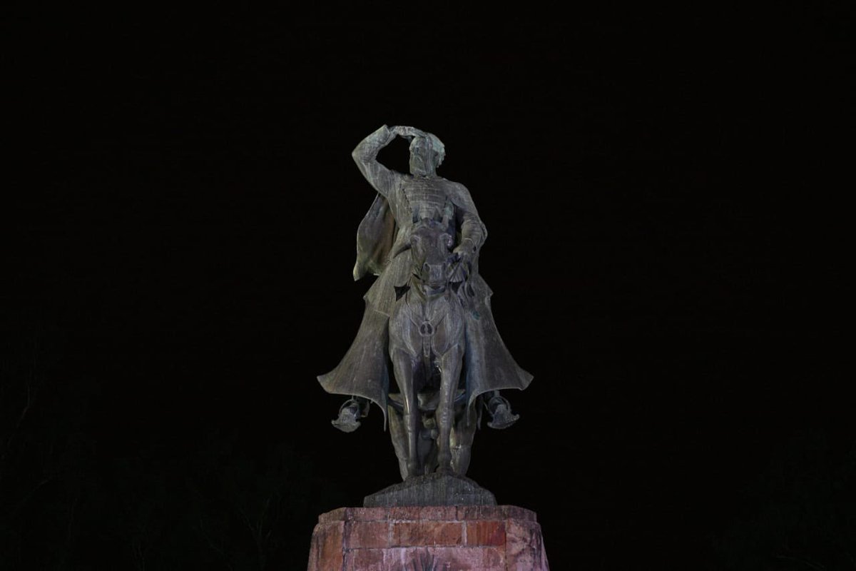 GustavoSaenzOK's tweet photo. Como cada año, realizamos la tradicional “Guardia Bajo las Estrellas”, al pie del Monumento que perpetúa al General Güemes ✨

Hoy rendimos homenaje a nuestro héroe gaucho al cumplirse 203 años de su paso a la inmortalidad 🇦🇷 (+) https://t.co/MNIWH1qJL0