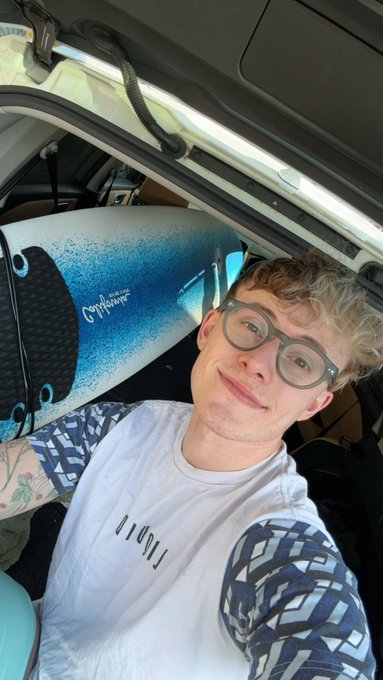 Getting ready to surf https://t.co/FkNCVmBx6d