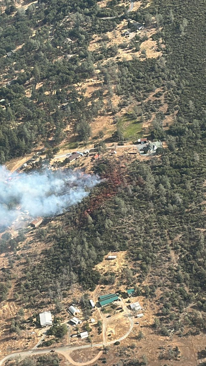CALFIREAEU's tweet photo. #MurphyFire. Crews are on scene of a vegetation fire at the 5900 block of Mount Murphy Road in Garden Valley. Currently at 3 acres, with a moderate rate of spread. Evacuations are in progress. @GVFPD, @GEOFirePio, @ELDO_Co_Fire, and @ElDoradoSheriff are assisting. https://t.co/dlwIri8oCh