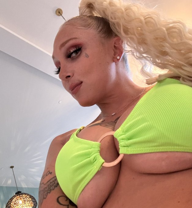 Want to watch me live???
IG xalexisandrews https://t.co/tno9XTfmOk