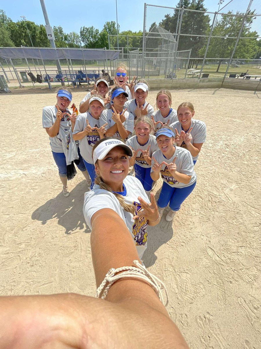 emmemeyering's tweet photo. TOURNEY CHAPMS‼️
We went 8-0-1 throughout a hot 4 day weekend. A special thank you to @ChciukL2026 for subbing, and such a fun way to celebrate father’s day! 
Looking forward to next weekend in Findlay, Ohio.  #junkyarddogs https://t.co/tw1Df3H1kb