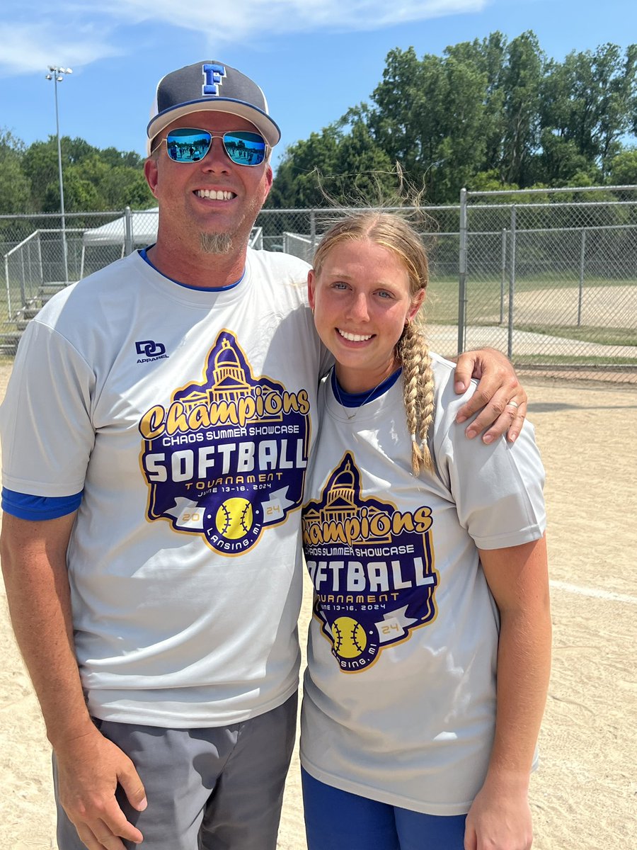 emmemeyering's tweet photo. TOURNEY CHAPMS‼️
We went 8-0-1 throughout a hot 4 day weekend. A special thank you to @ChciukL2026 for subbing, and such a fun way to celebrate father’s day! 
Looking forward to next weekend in Findlay, Ohio.  #junkyarddogs https://t.co/tw1Df3H1kb