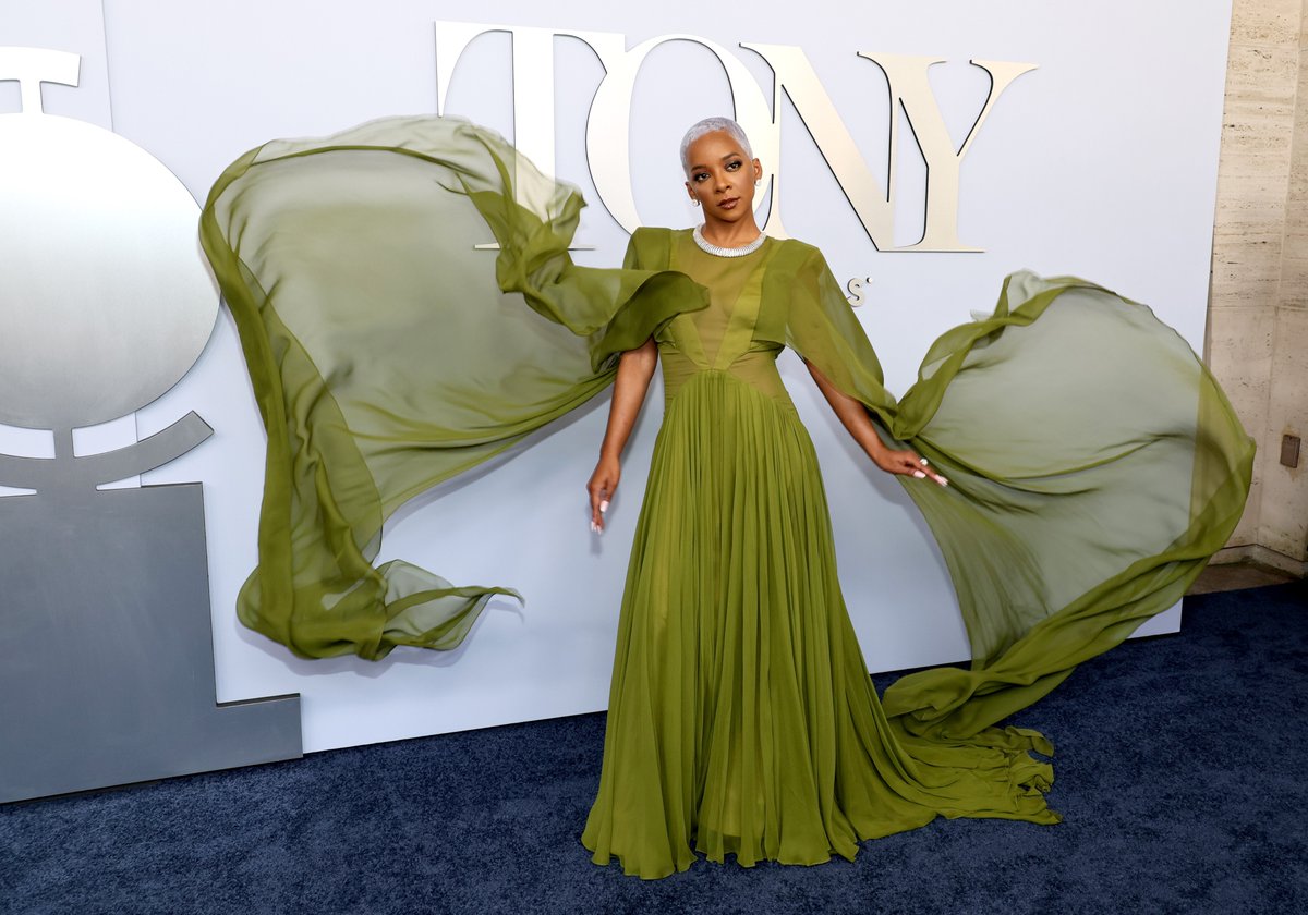 Kara Young wins the Tony Award for best performance by an actress in a featured role in a play for "Purlie Victorious: A Non-Confederate Romp Through the Cotton Patch" wp.me/pc8uak-1lEilB #TonyAwards