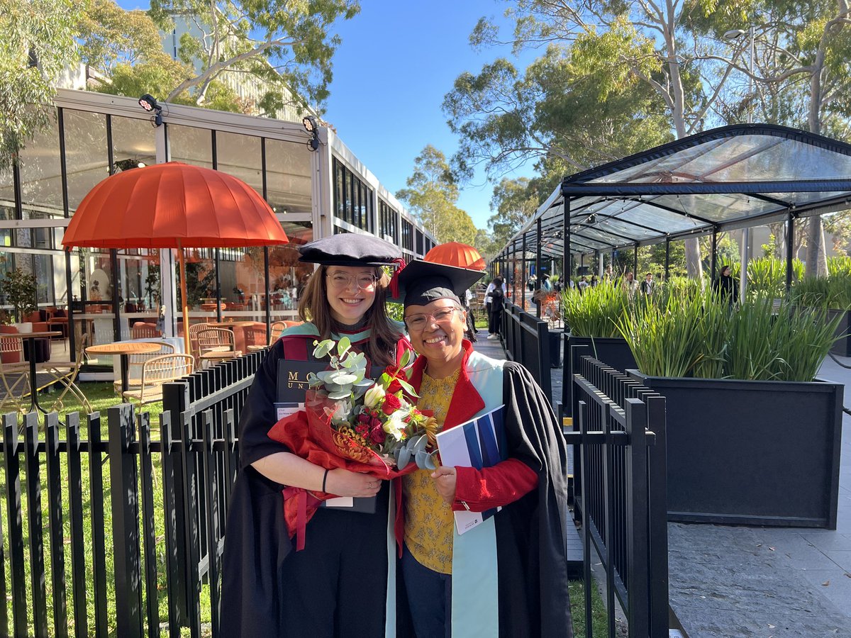 Congratulations to our latest graduate from the school of Ramialison, Dr Lisa Waylen!

#phd #science